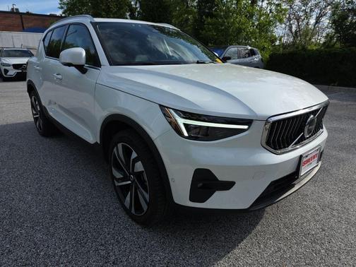 Crystal White Pearl 2025 Volvo XC40 B5 Plus Bright Theme