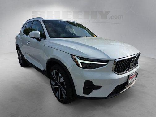 Crystal White Pearl 2025 Volvo XC40 B5 Plus Bright Theme