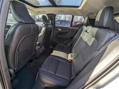 2025 Volvo XC40 B5 Plus Dark Theme