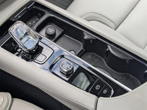 2023 Volvo XC90 B6 Ultimate 6-Seater