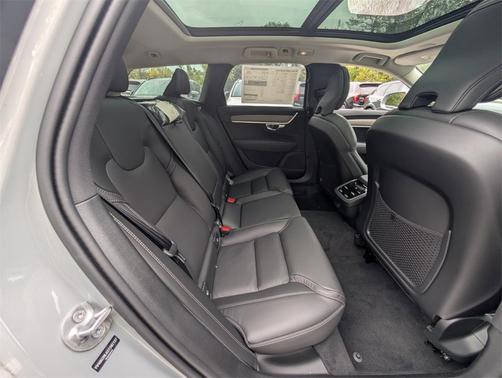 2025 Volvo V90 Cross Country B6 Ultra