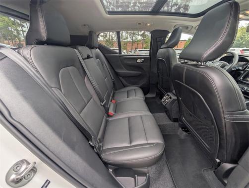 2025 Volvo XC40 B5 Plus Bright Theme