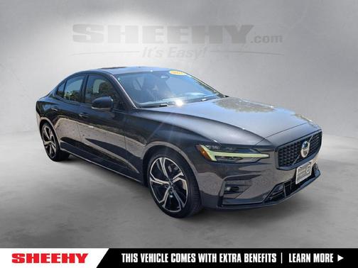 Platinum Gray Metallic 2024 Volvo S60 B5 Ultimate Dark Theme