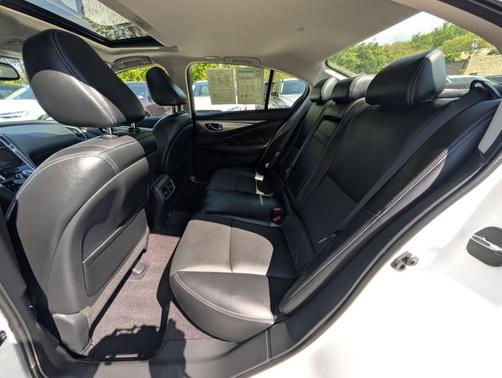 Majestic White 2024 INFINITI Q50 LUXE