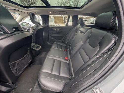 2025 Volvo V60 Cross Country B5 Plus