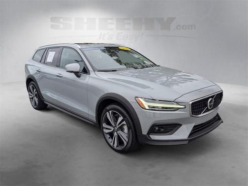 2025 Volvo V60 Cross Country B5 Plus
