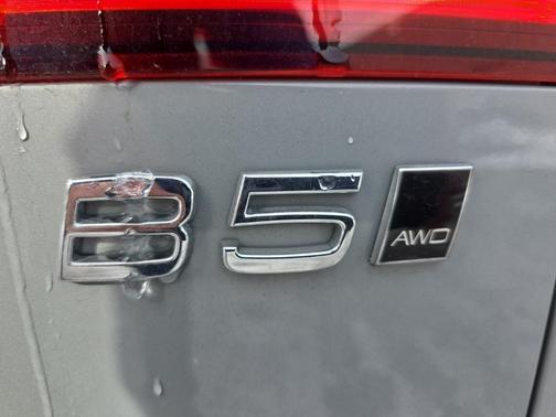 2025 Volvo V60 Cross Country B5 Plus