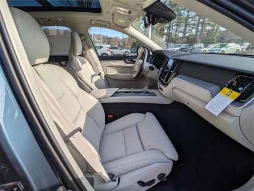 2025 Volvo XC60 Plug-In Hybrid T8 Ultra