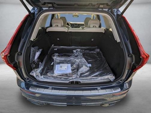 2025 Volvo XC60 Plug-In Hybrid T8 Ultra