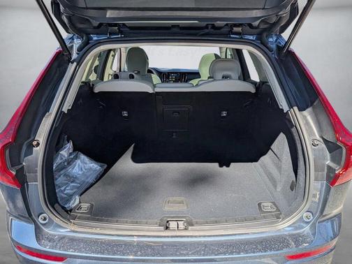 2025 Volvo XC60 B5 Core