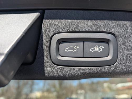 2025 Volvo XC60 B5 Core