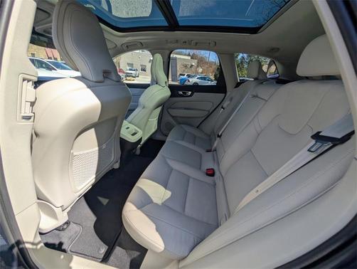 2025 Volvo XC60 B5 Core