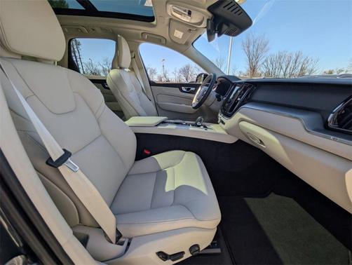 2025 Volvo XC60 B5 Core