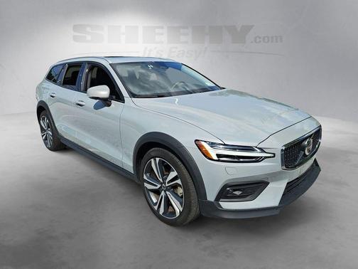 Metallic 2025 Volvo V60 Cross Country B5 Plus