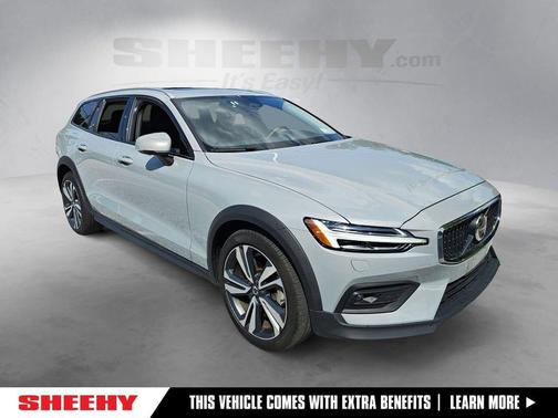 Metallic 2025 Volvo V60 Cross Country B5 Plus