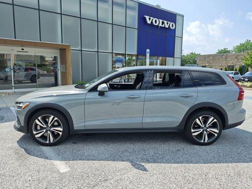 Metallic 2025 Volvo V60 Cross Country B5 Plus