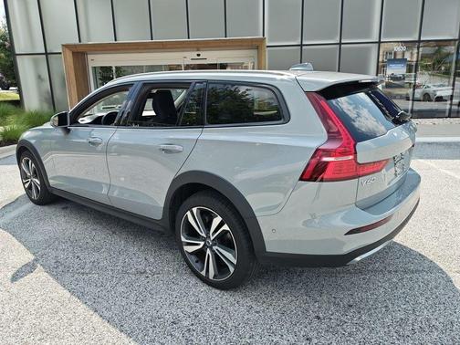 Metallic 2025 Volvo V60 Cross Country B5 Plus