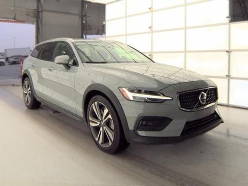 Metallic 2025 Volvo V60 Cross Country B5 Plus