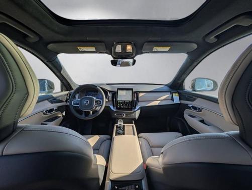 Onyx Black Metallic 2026 Volvo XC90 Plug-In Hybrid T8 Ultra 6-Seater
