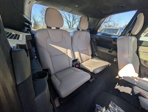 Onyx Black Metallic 2026 Volvo XC90 Plug-In Hybrid T8 Ultra 6-Seater