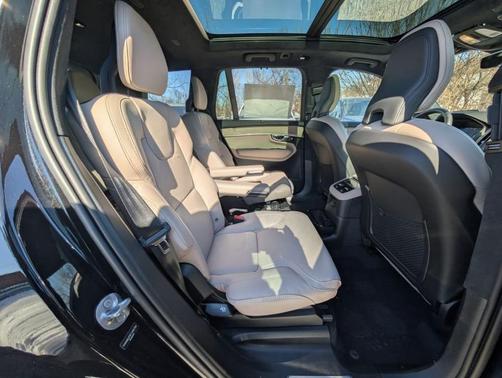 Onyx Black Metallic 2026 Volvo XC90 Plug-In Hybrid T8 Ultra 6-Seater