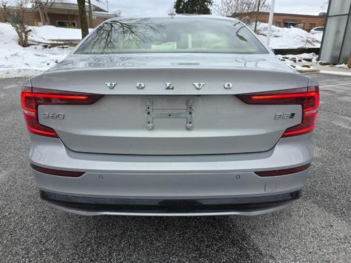 2023 Volvo S60 B5 Ultimate Dark Theme