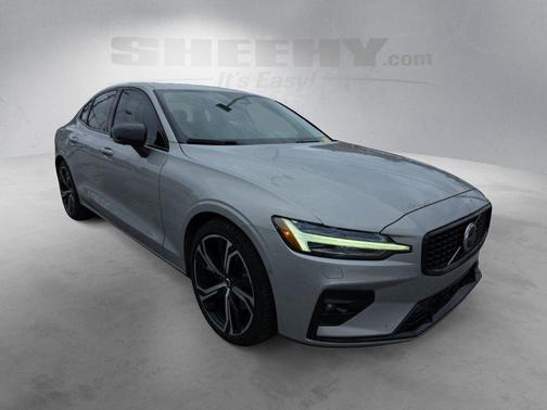 Silver 2023 Volvo S60 B5 Ultimate Dark Theme