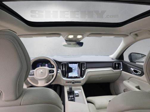 2023 Volvo S60 B5 Ultimate Dark Theme