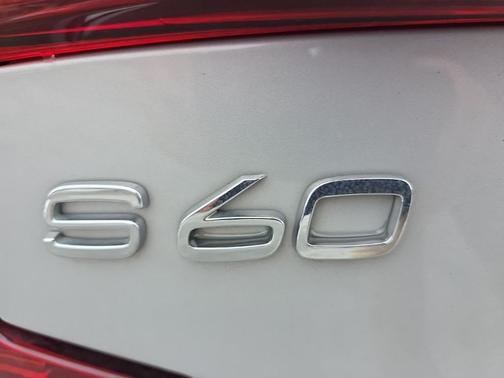 2023 Volvo S60 B5 Ultimate Dark Theme