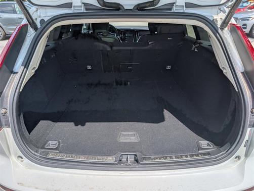 2024 Volvo V60 Cross Country B5 Plus
