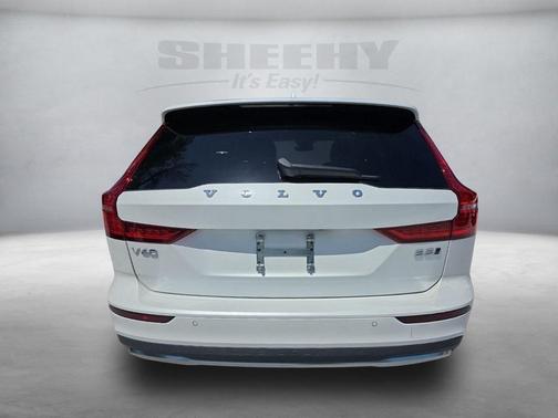 2024 Volvo V60 Cross Country B5 Plus