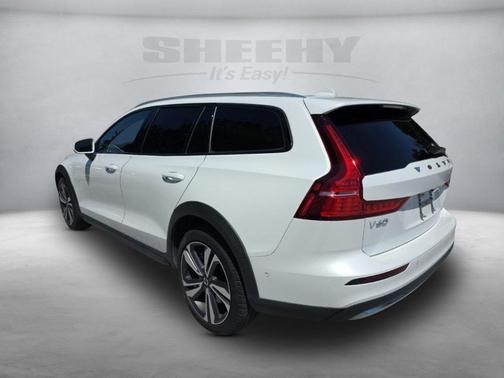 2024 Volvo V60 Cross Country B5 Plus