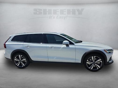2024 Volvo V60 Cross Country B5 Plus