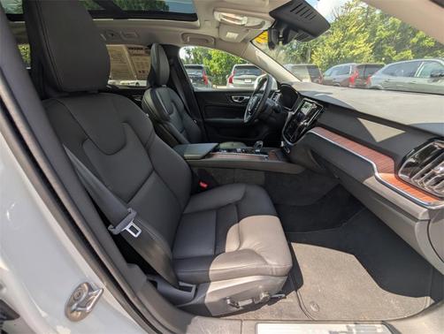 2024 Volvo V60 Cross Country B5 Plus