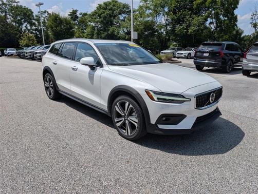 2024 Volvo V60 Cross Country B5 Plus