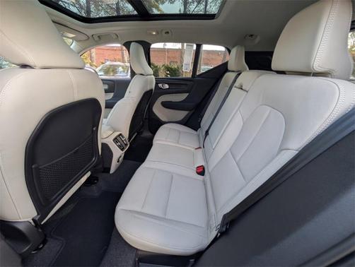 2025 Volvo XC40 B5 Plus Dark Theme