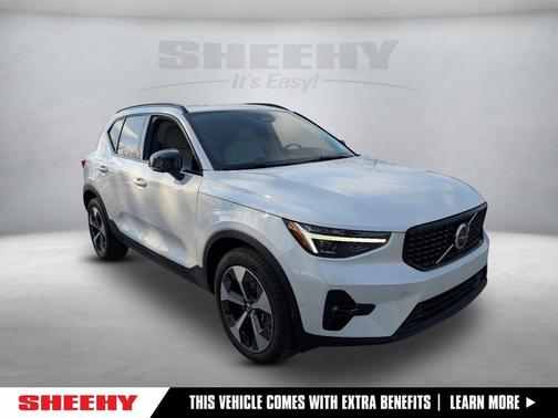2025 Volvo XC40 B5 Plus Dark Theme