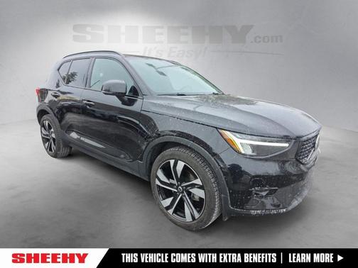 2023 Volvo XC40 B5 Plus Dark Theme