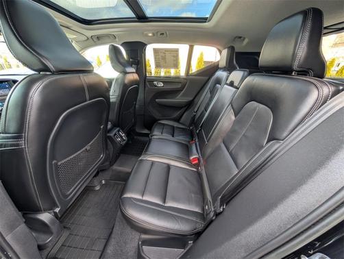 2023 Volvo XC40 B5 Plus Dark Theme