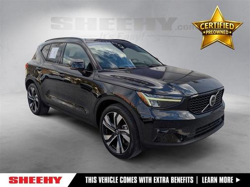 2023 Volvo XC40 B5 Plus Dark Theme