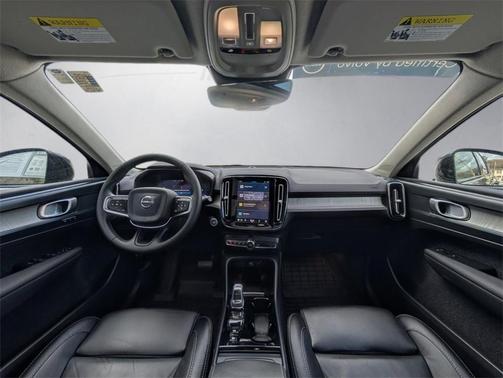 2023 Volvo XC40 B5 Plus Dark Theme