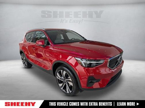 2025 Volvo XC40 B5 Ultra Bright Theme