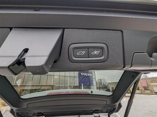 2025 Volvo XC60 Plug-In Hybrid T8 Plus