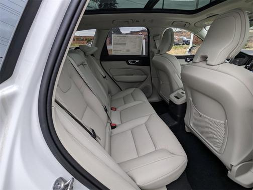 2025 Volvo XC60 Plug-In Hybrid T8 Plus