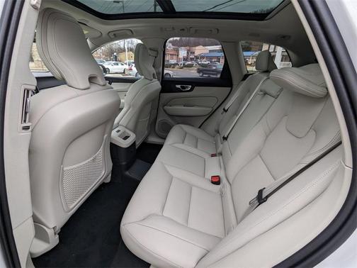 2025 Volvo XC60 Plug-In Hybrid T8 Plus