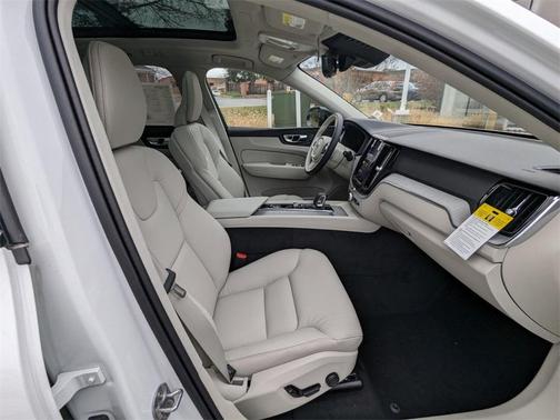 2025 Volvo XC60 Plug-In Hybrid T8 Plus