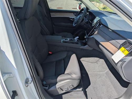 2025 Volvo XC90 Plug-In Hybrid T8 Plus 7-Seater