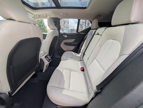 2025 Volvo XC40 B5 Plus Bright Theme