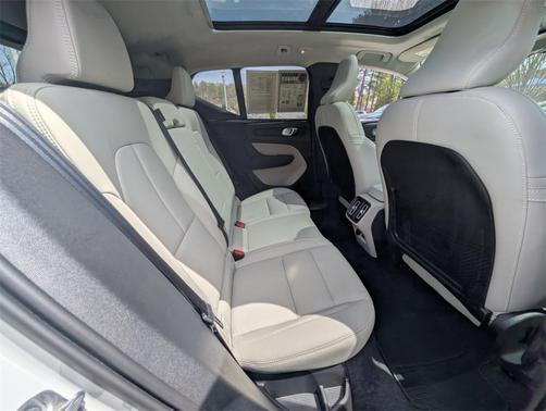 2025 Volvo XC40 B5 Plus Bright Theme