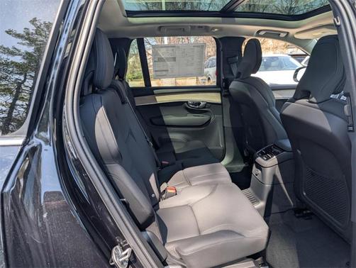 2025 Volvo XC90 Plug-In Hybrid T8 Plus 7-Seater